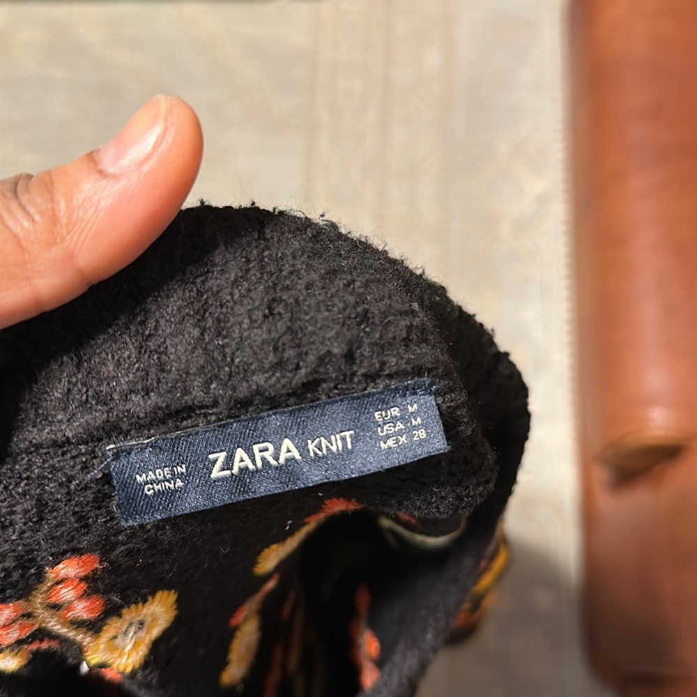 Zara Black Sweater with Colorful Floral Design - Picture 4 of 9